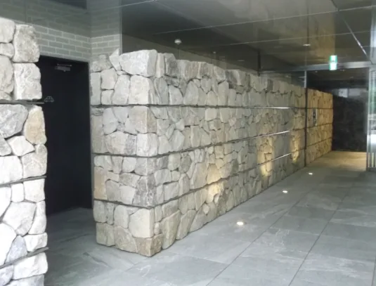 都内マンション中庭 石材施工