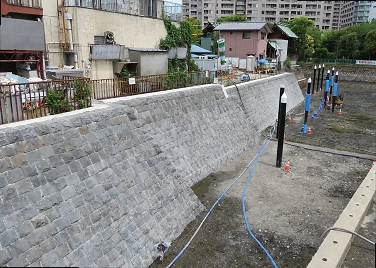 河川護岸（東京都中央区）